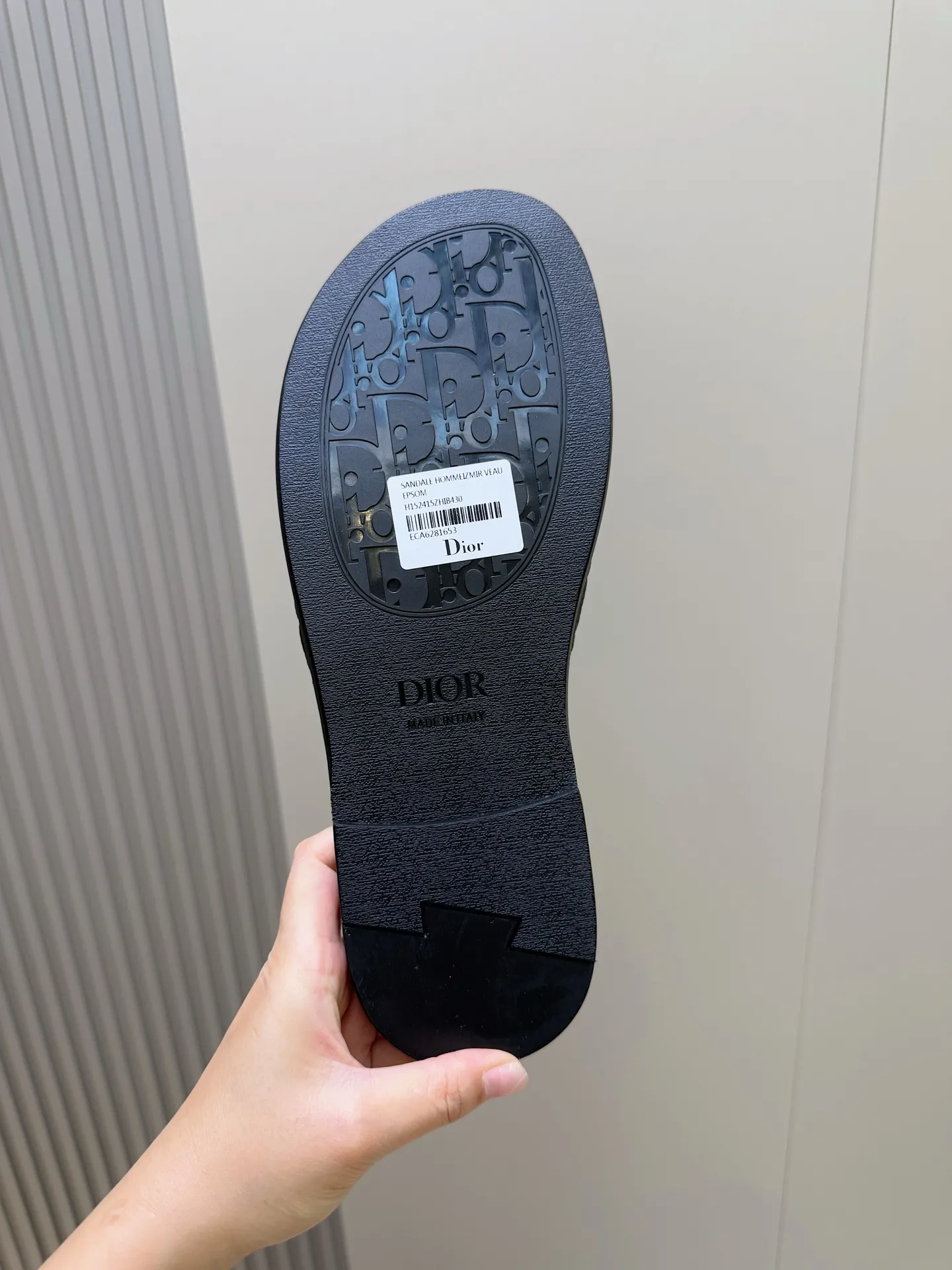 Men's Men's Shoes 💰320 [New Style] 🐝🐝Dior Alias ​​men's leather slippers. This Alias ​​sandal is a new summer product, showing a casual and elegant style. Carefully crafted from grained cow leather and Oblique printed fabric, with cowhide lining! Cross-strap design with metal-clad brass CD Diamond logo. The imported cowhide leather and rubber sole adds sophistication and comfort, while Oblique print-effect anti-slip panels add style. Size: 39-44 (customized at 38.45)